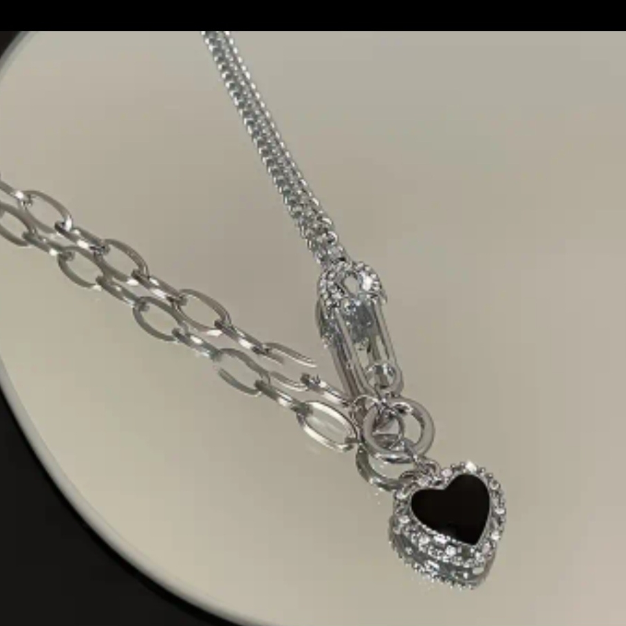 Chic Black Heart Pendant Necklace In Silver Chain Style